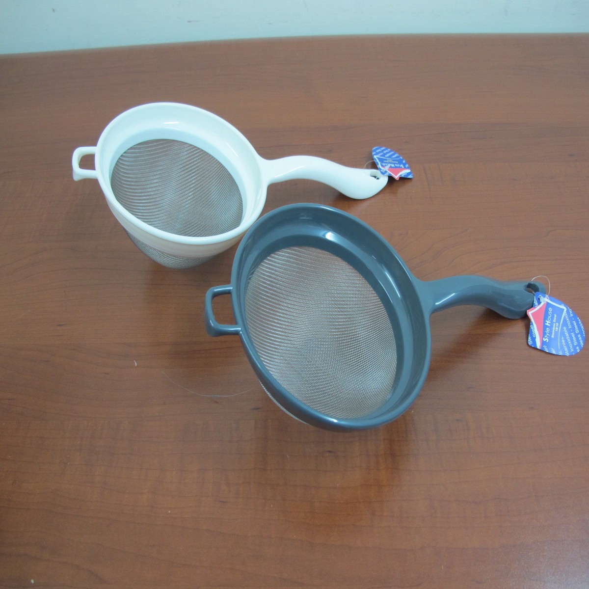 Fine Mesh Stainless Steel with plastic Strainer; 15.5 cm
